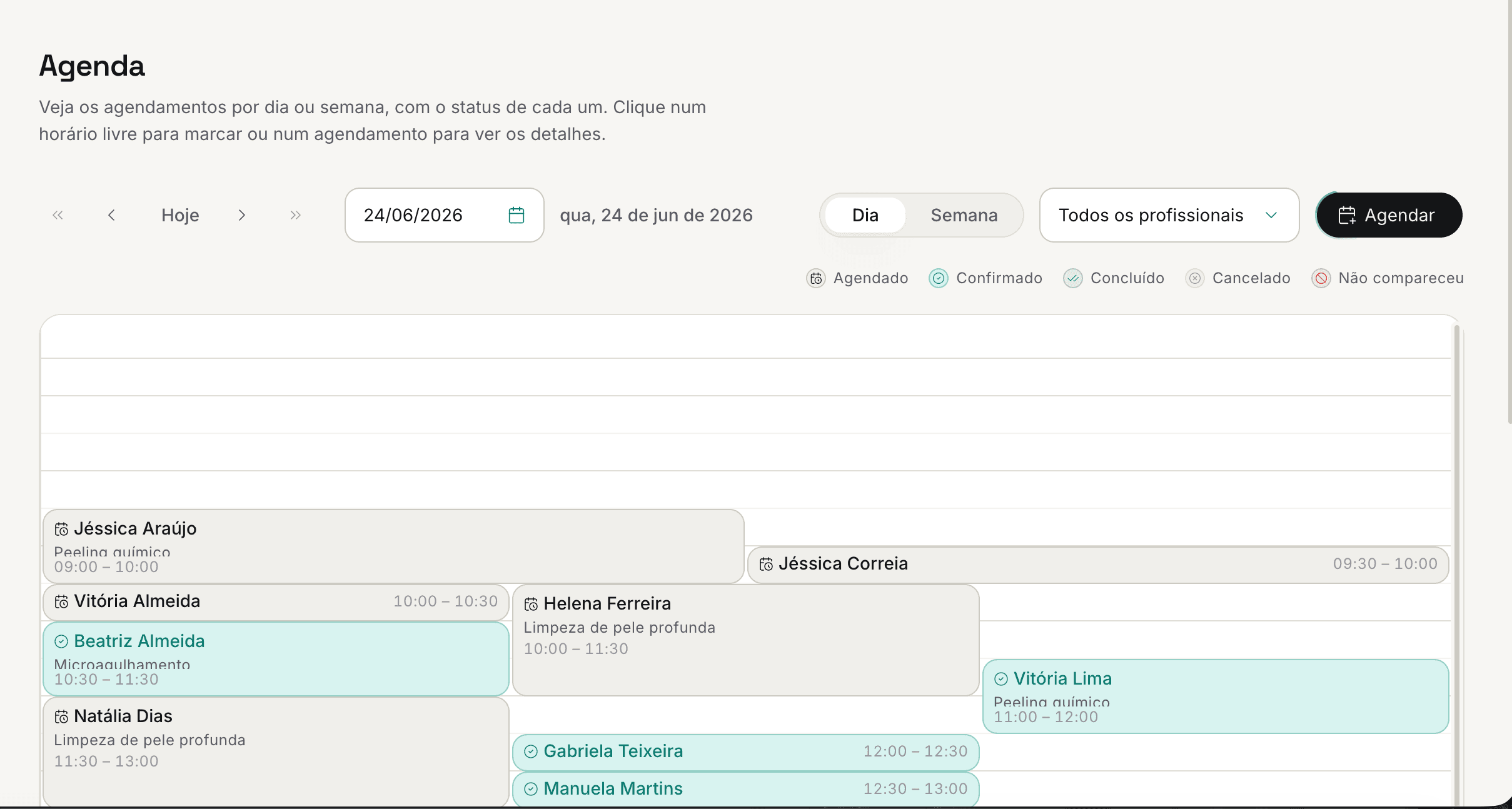 Agenda do dia com status de cada horário: confirmado, pendente e livre.